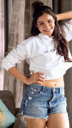 Andrea Jeremiah: 'முதல் நாள் பார்த்த வனப்பு துளி குறையவும் இல்லை உனக்கு' ஆண்ட்ரியாவின் கலக்கள் க்ளிக்ஸ்!