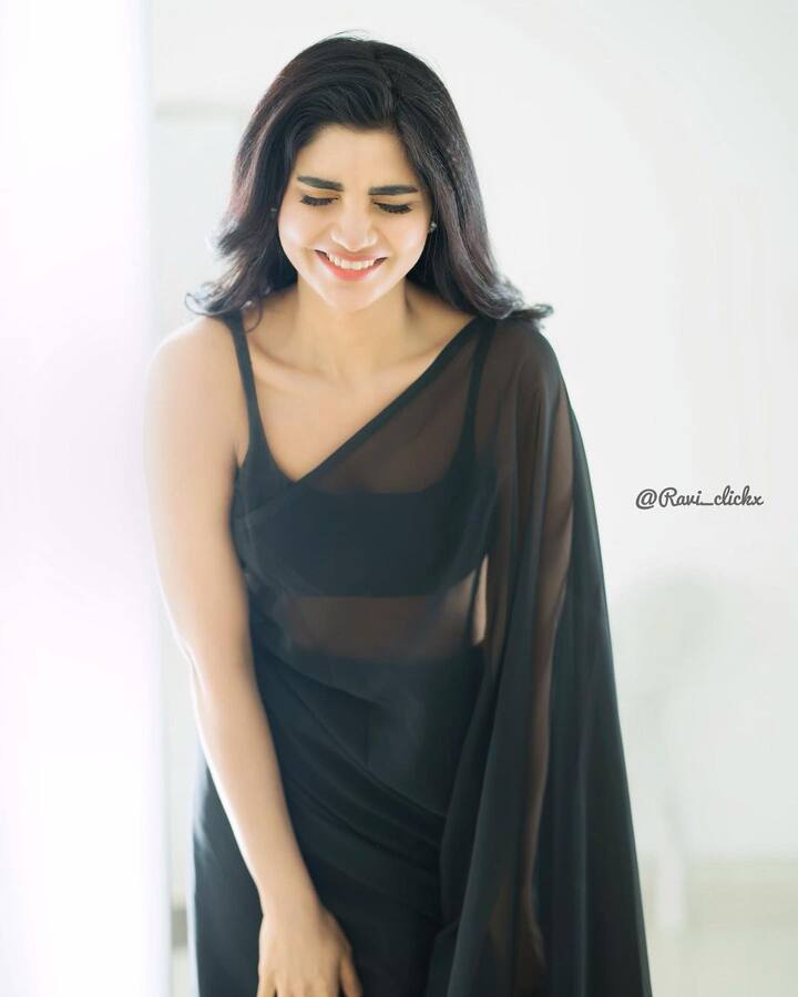 జబర్దస్త్ వర్ష అందమైన ఫోటోలు.  Image Credit: Jabardasth Varsha/Instagram