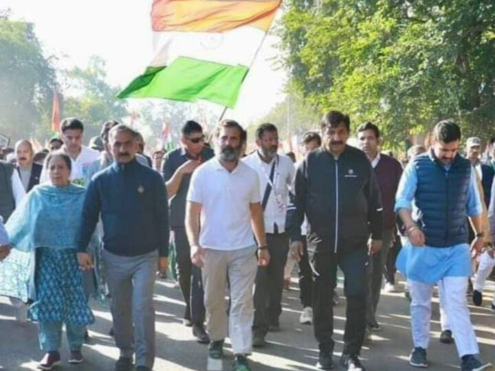 इस दौरान हिमाचल प्रदेश के उपमुख्यमंत्री मुकेश अग्निहोत्री और हिमाचल कांग्रेस अध्यक्ष प्रतिभा सिंह भी मौजूद रहीं. यह पहली बार है जब सभी 40 विधायक एक साथ जीत के बाद राहुल गांधी से मिल रहे हैं.