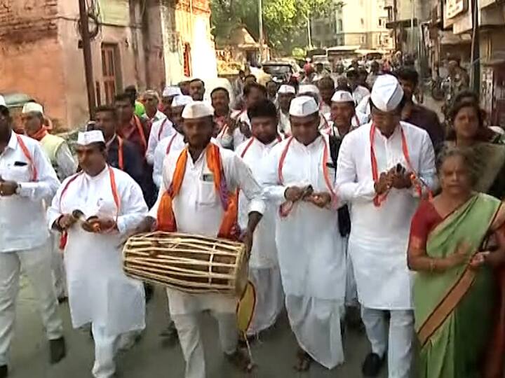 दिंडीच्या माध्यमातून सुषमा अंधारे यांचा निषेध करण्यात येत आहे. नाशिकच्या काळाराम मंदिरापासून युवा यात्रेला प्रारंभ झाला असून गोदावरी पटांगणावर रामकुंडानजीक या यात्रेचा समारोप होणार आहे.