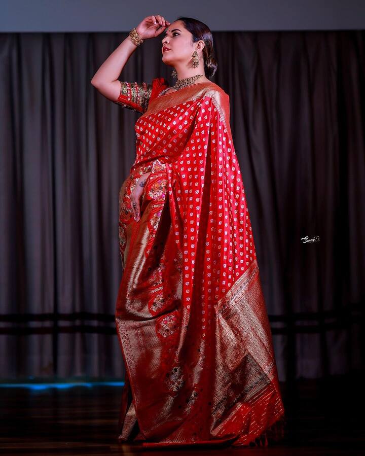 యాంకర్ గా బుల్లితెరపై ఓ వెలుగు వెలిగింది అనసూయ.Photo Credit@Anasuya/Instagram