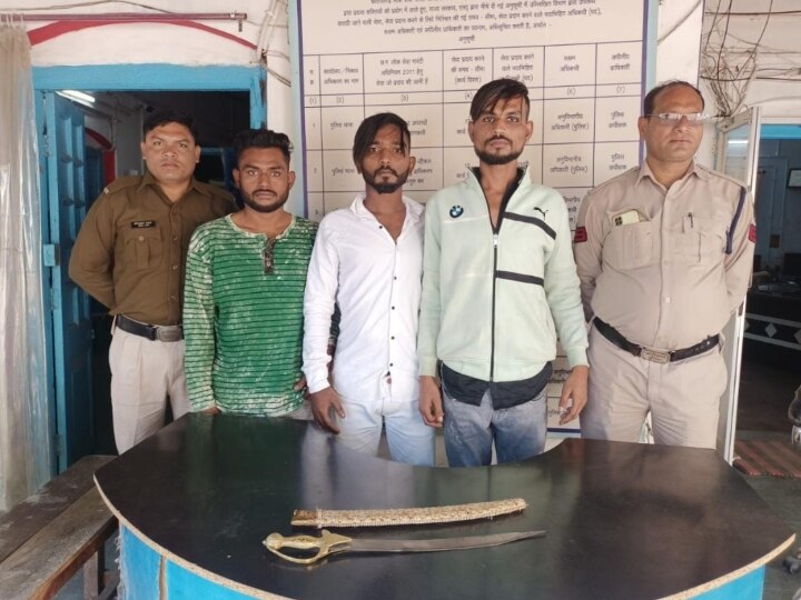 Chhattisgarh News: बिलासपुर में केंद्रीय जेल के सामने तलवार लहराते वीडियो हुआ था वायरल, पुलिस ने लिया ये बड़ा एक्शन