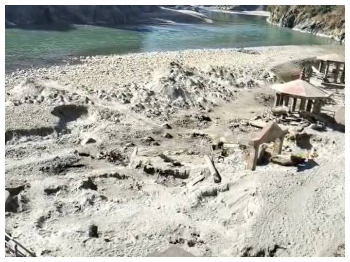 rudraprayag condition of alaknanda and mandakini is deteriorating since its construction ann Rudraprayag: 5 साल में ही जर्जर हो गए अलकनंदा और मंदाकिनी संगम पर बने घाट, मलबे में दब गए किनारे