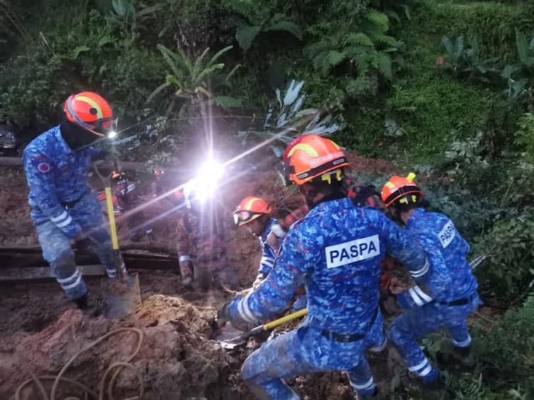 Malaysia Landslide 2 Dead Over 50 Missing After Landslide Hits Popular Campsite Near Kuala Lumpur Malaysia Landslide: కొండచరియలు విరిగిపడి 9 మంది మృతి- 50 మంది గల్లంతు