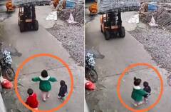 Viral Video: ਵਾਹਨ ਨੂੰ ਆਉਂਦੇ ਦੇਖ ਛੋਟੀ ਬੱਚੀ ਨੇ ਬੱਚਿਆਂ ਨੂੰ ਇਸ ਤਰ੍ਹਾਂ ਹਾਦਸੇ ਤੋਂ ਬਚਾਇਆ! ਦੇਖੋ ਵੀਡੀਓ