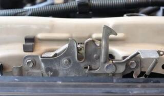 Car Safety Features: ਕੀ ਤੁਸੀਂ ਜਾਣਦੇ ਹੋ ਕਿ ਕਾਰ ਦੇ ਬੋਨਟ ਦਾ ਡਬਲ ਲਾਕ ਕਿਵੇਂ ਬਚਾਉਂਦਾ ਹੈ ਤੁਹਾਡੀ ਜਾਨ, ਕਾਰਨ ਹੈ ਖਾਸ