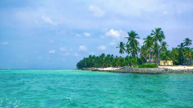 ਕਾਵਰੱਤੀ, ਲਕਸ਼ਦੀਪ: ਨਵੇਂ ਸਾਲ ਦੇ ਮੌਕੇ 'ਤੇ ਬਹੁਤ ਘੱਟ ਲੋਕ ਲਕਸ਼ਦੀਪ ਵੱਲ ਜਾਂਦੇ ਹਨ। ਅਜਿਹੇ 'ਚ ਜੇਕਰ ਤੁਸੀਂ ਭੀੜ ਤੋਂ ਦੂਰ ਘੁੰਮਣਾ ਪਸੰਦ ਕਰਦੇ ਹੋ ਤਾਂ ਇਹ ਬੀਚ ਤੁਹਾਡੇ ਲਈ ਸਭ ਤੋਂ ਵਧੀਆ ਹੈ। ਇਹ ਬੀਚ ਕੁਝ ਦਿਨ ਸ਼ਾਂਤੀ ਨਾਲ ਬਿਤਾਉਣ ਅਤੇ ਆਪਣੇ ਨਾਲ ਸਮਾਂ ਬਿਤਾਉਣ ਲਈ ਸਭ ਤੋਂ ਵਧੀਆ ਹੈ।