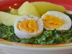 Egg Spinach Salad Recipe: सर्दियों में एक बार जरूर ट्राई करें 'अंडा पालक सलाद', खाकर मजा हो जाएगा डबल