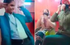 4 ਮਹਿਲਾ ਕਾਂਸਟੇਬਲਾਂ ਨੂੰ ''ਪਤਲੀ ਕਮਾਰੀਆ'' ''ਤੇ ਰੀਲ ਬਣਾਉਣ ''ਤੇ ਕੀਤਾ ਮੁਅੱਤਲ, ਵੀਡੀਓ ਵਾਇਰਲ