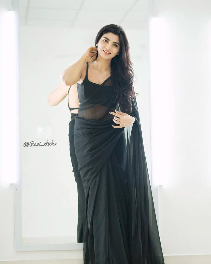 నల్ల కలువలా అందంగా జబర్దస్త్ వర్ష.  Image Credit: Jabardasth Varsha/Instagram