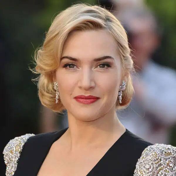 अवतार 2 में अभिनेत्री केट विंसलेट में एक गोताखोर रोनाल की भूमिका में नजर आएंगी. फिल्म में उनका किरदार काफी अहम है. इस फिल्म के लिए वो 49 करोड़ रुपये चार्ज कर रही हैं.