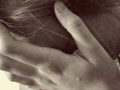 जूनागढ़ में पत्नी का आरोप, 'ससुराल वालों ने मेरे मुंह में जूता रखा और उसकी माला पहनाकर पूजा करवाई'