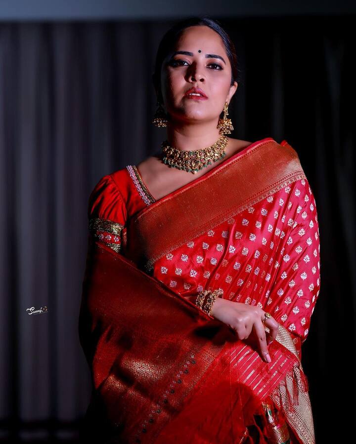 చీర కట్టులో అనసూయ లేటెస్ట్ ఫోటోలు.Photo Credit@Anasuya/Instagram