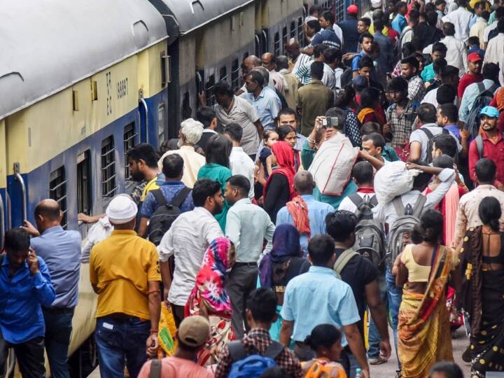 Indian Railway: Good news for the passengers! Will be able to travel in sleeper coach on general ticket, no extra charge Indian Railway: મુસાફરો માટે સારા સમાચાર! જનરલ ટિકિટ પર સ્લીપર કોચમાં કરી શકાશે મુસાફરી, કોઈ વધારાનો ચાર્જ નહીં લાગે