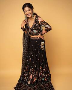 Priya Vadllamaniఅదిరేటి ఔట్‌ఫిట్‌లో ‘ముఖచిత్రం’ బ్యూటీ ప్రియా వడ్లమాని