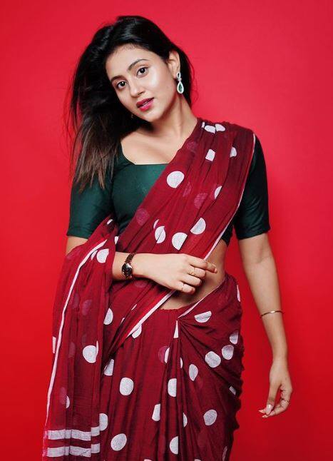 अंजली अरोरा मॉडेलिंगसाठी आणि हॉट लूकमुळे नेहमीच चर्चेत असते.