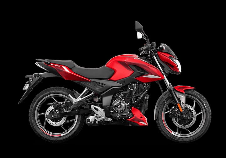 Bajaj Pulsar P150 में 149.68 cc एयर-कूल्ड इंजन लगा है जो 14.5 PS की पॉवर जेनरेट करता है. इसमें 14 लीटर का फ्यूल टैंक मिलता है. इस बाइक की दिल्ली में एक्स शोरूम कीमत 1.17 रुपये से शुरू होकर 1.20 लाख रुपये के बीच है. यह बाइक दो वेरिएंट में उपलब्ध है.