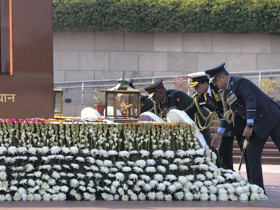 Vijay Diwas Defence Minister Rajnath Singh Army Navy Air Force Chiefs ...