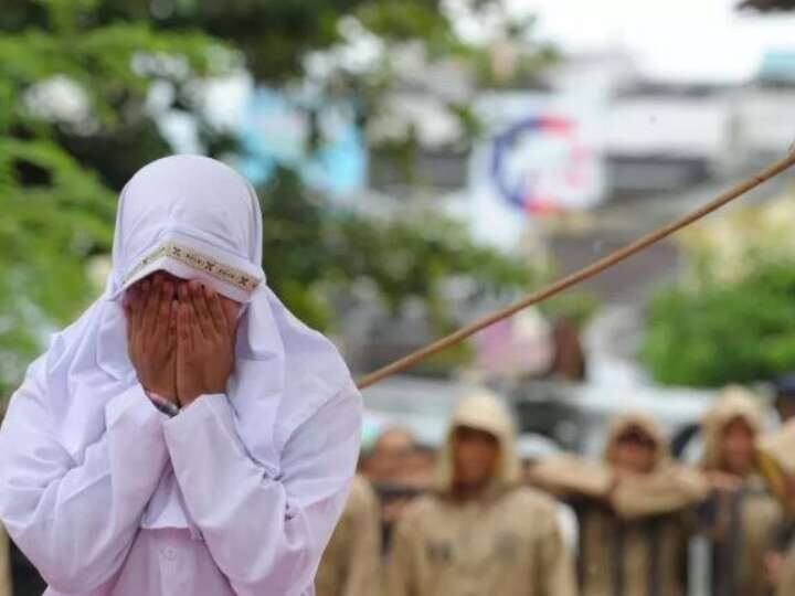 Malaysia: कपड़े और बच्चों को लेकर महिलाओं पर नई पाबंदी, नियम तोड़ने पर हो सकती है जेल New restrictions on women in Malaysia regarding clothes and children breaking the rules can lead to jail Malaysia: कपड़े और बच्चों को लेकर महिलाओं पर नई पाबंदी, नियम तोड़ने पर हो सकती है जेल