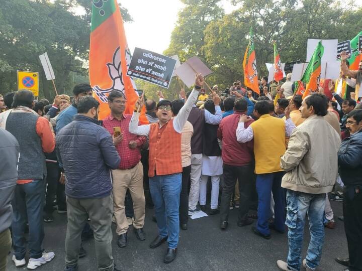 पीएम मोदी के खिलाफ निजी टिप्पणी के लिए भुट्टो की आलोचना करते हुए पार्टी के एक नेता ने कहा,