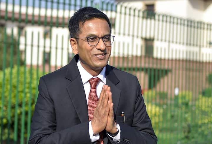 अब बात आती है देश के छठे नागरिक की. सुप्रीम कोर्ट के चीफ जस्टिस और लोकसभा के स्पीकर देश के छठे नागरिक होते हैं.