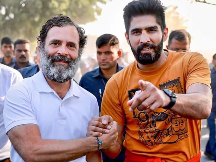 मध्य प्रदेश के खरगोन जिले में भारत जोड़ो यात्रा में ओलंपिक पदक विजेता बॉक्सर वीजेंदर सिंह भी नजर आए. वो कांग्रेस के टिकट पर दिल्ली से लोकसभा का चुनाव भी लड़ चुके हैं.