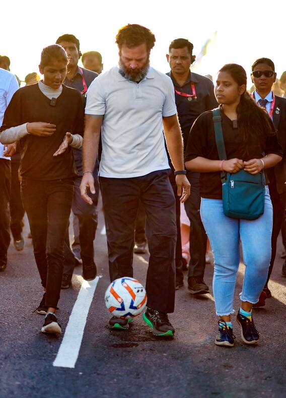 कभी बारिश में भीगे, कभी किसान के घर रुके, भारत जोड़ो यात्रा के 100 दिन पूरे, 10 तस्वीरों में देखें राहुल के अलग-अलग रंग