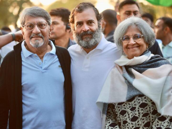 भारत जोड़ा यात्रा में 20 नवंबर को अपने जमाने के मशहूर एक्टर अमोल पालेकर अपनी पत्नी संध्या गोखले के साथ शामिल हुए थे. दोनों राहुल गांधी के साथ कुछ दूर चले भी थे.