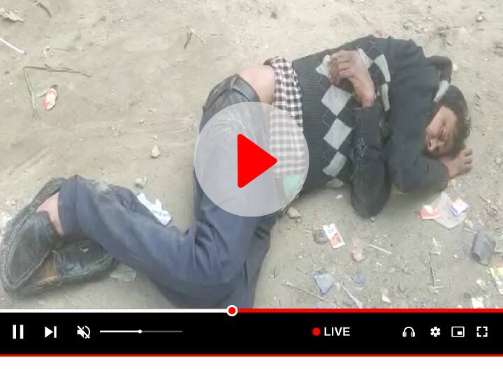 Siwan News video of drunkard has gone viral in Siwan  after Bihar Hooch Tragedy administration is sluggish ann Siwan News: सीवान में थाने से महज 100 मीटर की दूरी पर घंटों सड़क पर पड़ा रहा शराबी, Video Viral