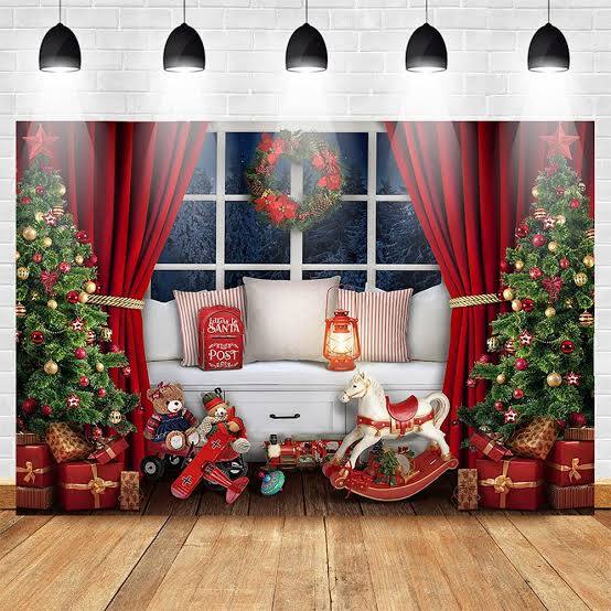 अगर आप क्रिसमस ट्री को अलग कलर देना चाहते हैं, तो इस तरीके से क्रिसमस ट्री को लाल रंगों के खूबसूरत डेकोरेटिव आइटम से सजा सकते हैं. इसमें कुछ गिफ्ट आइटम्स, कुछ बॉल्स. कुछ लाइट्स का इस्तेमाल किया जा सकता है.