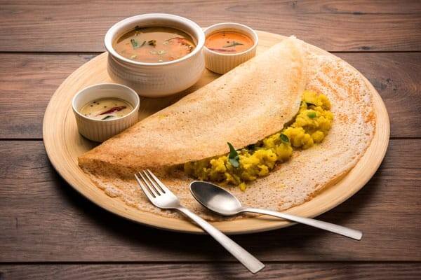 சரிவர தோசை ஊற்ற வராது... எளிதாக முறுவலாக தோசை ஊற்ற சில டிப்ஸ்கள் இதோ...