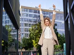 Office Outfit Ideas: ऑफिस में दिखना है सबसे अलग, तो इस तरह के आउटफिट कर सकते हैं कैरी