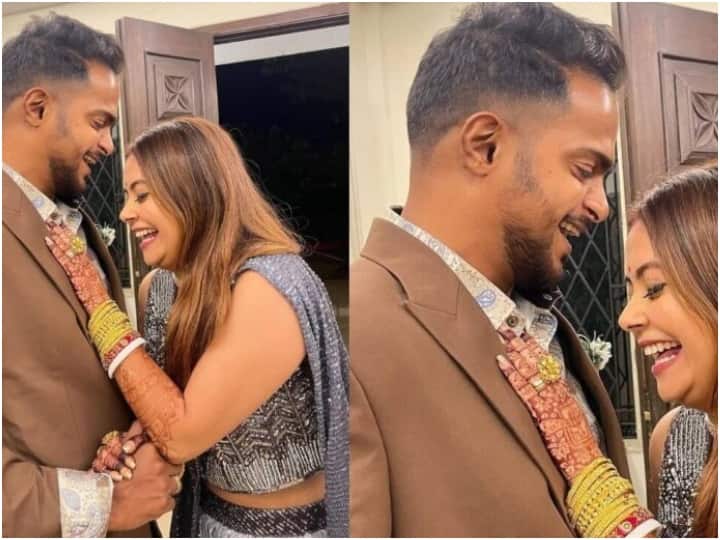 Devoleena’s first picture with her husband surfaced after marriage, romantic pose by putting her hand around her neck