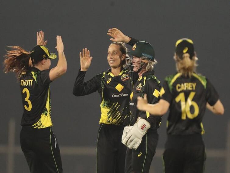 Australia Women Beat India Women by 7 Runs In 4th T20 Match In Brobourne Stadium Mumbai INDW vs AUSW 4th T20: కీలక మ్యాచ్ లో పోరాడి ఓడిన భారత అమ్మాయిలు- సిరీస్ ఆసీస్ కైవసం