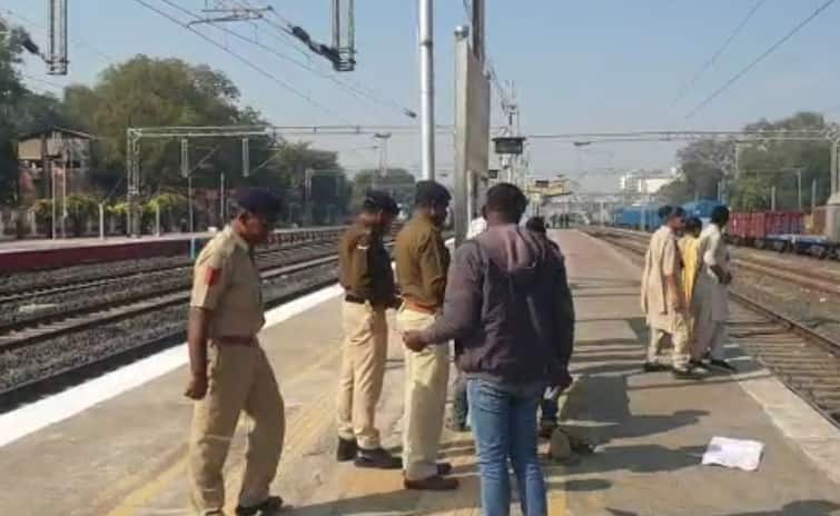 A young man died after being hit by a train at Dahod railway station CRIME NEWS: દાહોદમાં ટ્રેન નીચે આવી જતા યુવકનું કમકમાટી ભર્યું મોત