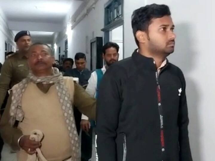 Bihar Honey trap of ISI in Muzaffarpur Police Arrested Revenue Worker For giving information Female Agent ANN Bihar: मुजफ्फरपुर में ISI का हनी ट्रैप, महिला एजेंट को जानकारी देने वाला राजस्व कर्मी को किया गिरफ्तार