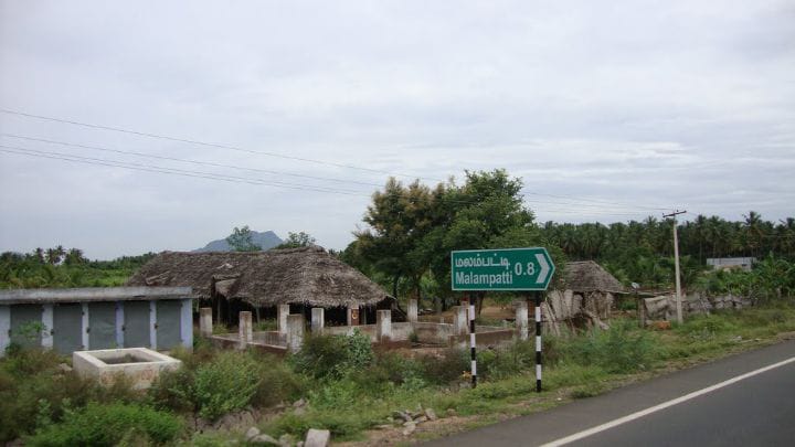 பள்ளிக்கு செல்ல பாதை இல்லாததால் மாணவர்கள் அவதி - மாவட்ட நிர்வாகம் நடவடிக்கை எடுக்குமா..?