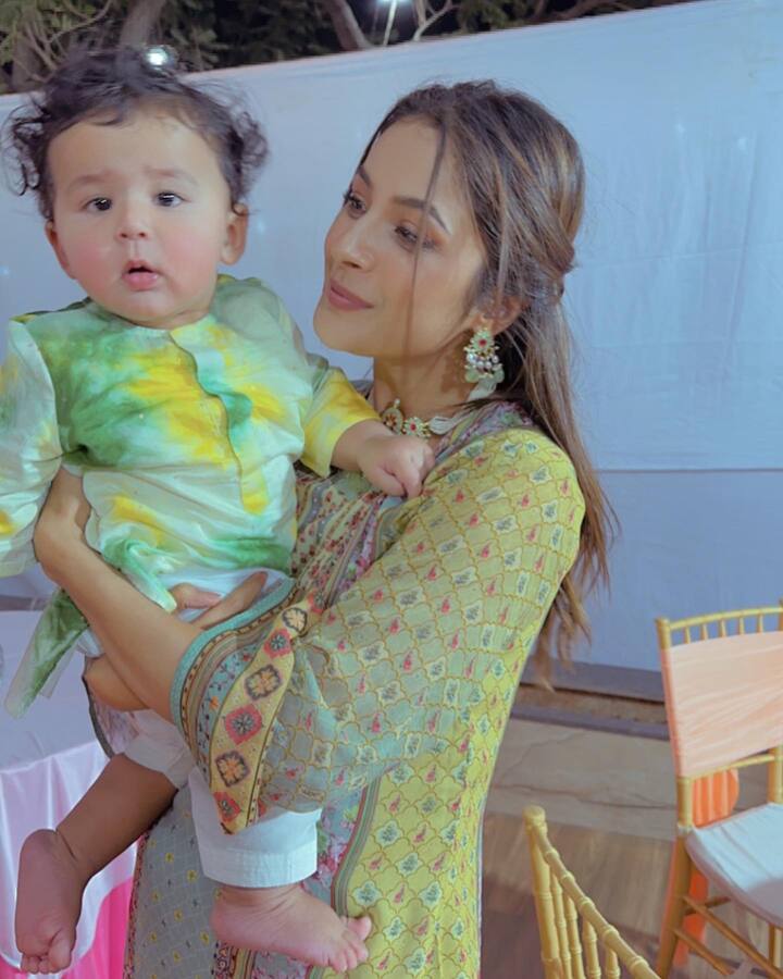 हाल ही में शहनाज गिल की कुछ झलकें सामने आईं, जिनमें वह भारती सिंह के बेटे गोला को लाड प्यार करती दिखी हैं. दोनों की क्यूट तस्वीरें सोशल मीडिया पर खूब वायरल हुई हैं.