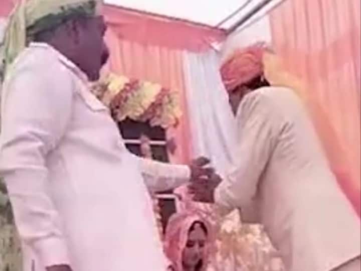 Kota Rajasthan father returned car money goods found in boy dowry appealed to stop system ANN Kota News: लड़के के पिता ने दहेज में मिले रुपये और एसयूवी कार हाथ जोड़कर लौटाया, हर तरफ हो रही तारीफ