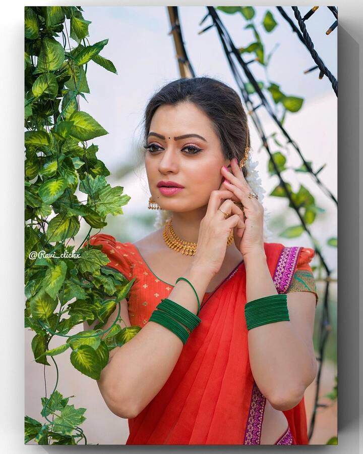 యాంకర్ అనసూయ ‘జబర్దస్త్’ను వీడిన తర్వాత యాంకర్ రష్మీనే ‘జబర్దస్త్’ బాధ్యతలు తీసుకుంది. - Image Credit: Sowmya Rao/Instagram