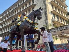 Mahavikas Aaghadi Morcha: महाविकास आघाडीच्या मोर्चात महापुरुषांचे पुतळे, पाहा फोटो