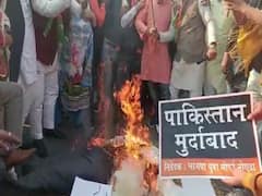 पीएम मोदी पर बिलावल भुट्टो के विवादित बयान के विरोध में BJP कार्यकर्ताओं ने किया प्रदर्शन, डीएम को सौंपा ज्ञापन