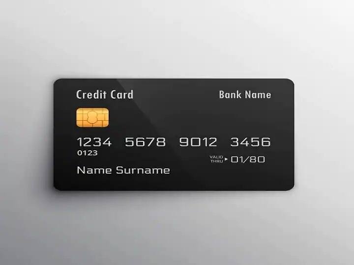 ICICI Coral RuPay क्रेडिट कार्ड पर हर तिमाही में देश के चुनिंदा एयरपोर्ट पर एक बार लाउंज एक्सेस की सुविधा मिलेगी. इसके लिए आपको सालाना 500 रुपये की फीस देनी होगी.(PC: Feepik)