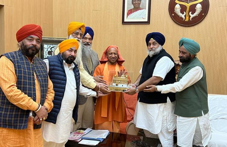 Sukhbir Badal met CM Yogi Adityanath CM assured to solve all pending issues of Sikhs ਸੁਖਬੀਰ ਬਾਦਲ ਨੇ CM ਯੋਗੀ ਆਦਿੱਤਯਨਾਥ ਨਾਲ ਕੀਤੀ ਮੁਲਾਕਾਤ, ਮੁੱਖ ਮੰਤਰੀ ਨੇ ਸਿੱਖਾਂ ਦੇ ਸਾਰੇ ਲਟਕਦੇ ਮਸਲੇ ਹੱਲ ਕਰਨ ਦਾ ਦਿੱਤਾ ਭਰੋਸਾ