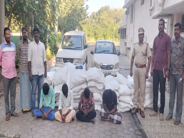 800 kg Gutka goods smuggled from Karnataka to Tanjore seized TNN கர்நாடகாவிலிருந்து தஞ்சைக்கு கடத்தி வந்த 800 கிலோ குட்கா பொருட்கள் பறிமுதல் - 5 பேர் கைது
