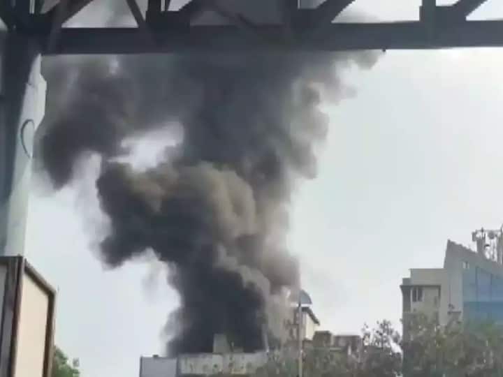 Mumbai Fire: मुंबई के पारेख अस्पताल के पास लगी आग, फायर ब्रिगेड की 8 गाड़िया मौजूद