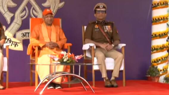 Lucknow में PAC के स्थापना दिवस कार्यक्रम में शामिल हुए CM Yogi, कई बड़े पुलिस अधिकारी भी रहें मौजूद