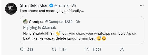 चॉर्मिंग एक्टर शाहरुख की एक फीमेल फैन ने उनसे वॉट्सएप नंबर मांगा तो उन्होंने मजेदार जवबा देकर बोलती बंद कर दी, उन्होंने लिखा, 