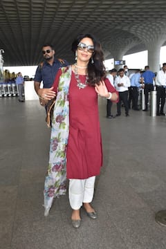 बेहद संस्कारी अवतार में नजर आईं मल्लिका शेरावत, 'मर्डर गर्ल' का ये अंदाज जीत लेगा फैंस का दिल