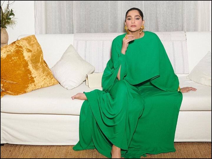 Sonam Kapoor Green Gown: बॉलीवुड एक्ट्रेस सोनम कपूर हाल में मां बनी हैं और मदरहुड के बीच एक्ट्रेस ने काम पर वापसी भी कर दी है. हाल में सोनम ने ग्रीन गाउन में फोटोज शेयर की हैं.